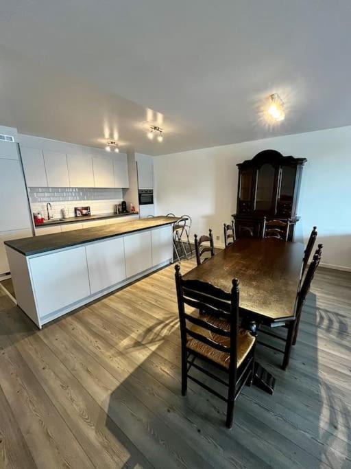 Big Apartment With Parking In Antwerpia Zewnętrze zdjęcie