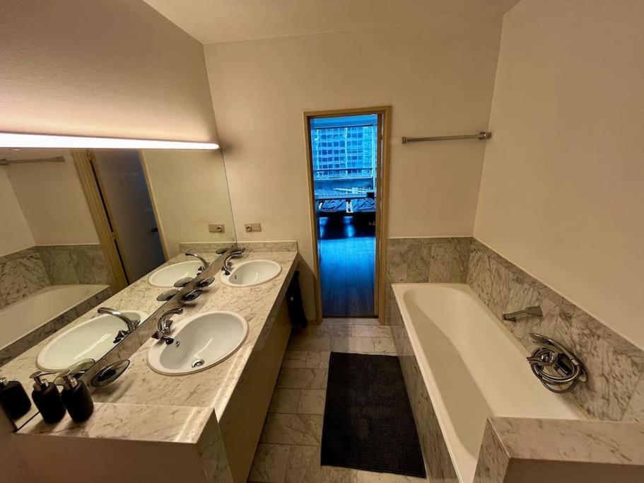 Big Apartment With Parking In Antwerpia Zewnętrze zdjęcie