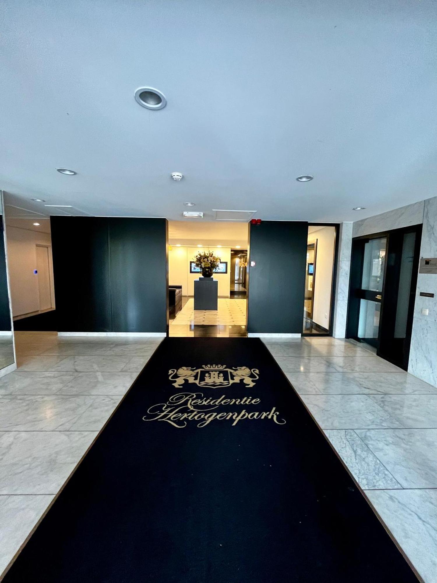 Big Apartment With Parking In Antwerpia Zewnętrze zdjęcie